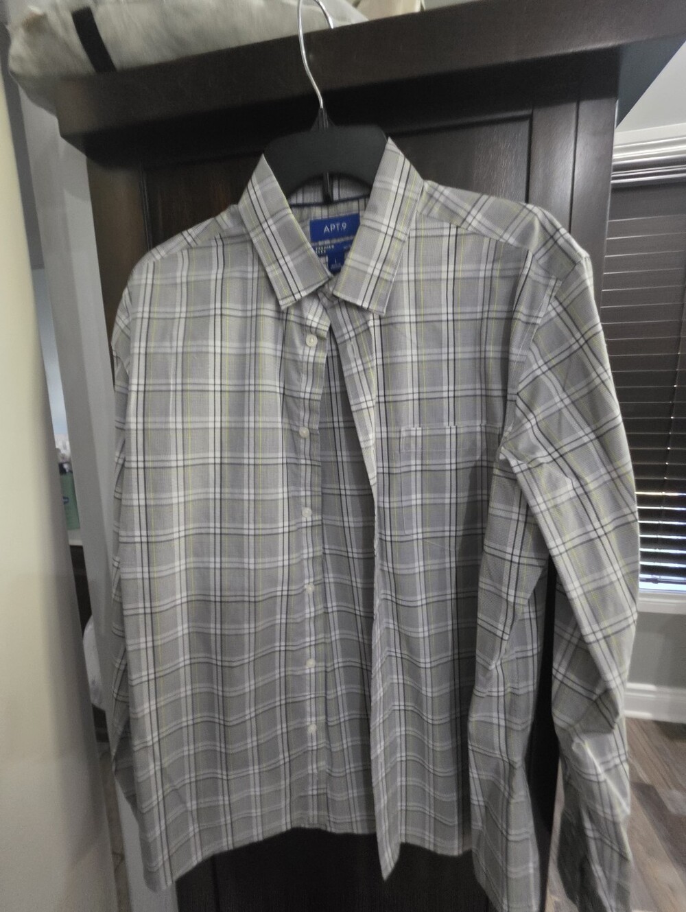 Apt. 9 Men's Light Gray Plaid Button-Down Shirt